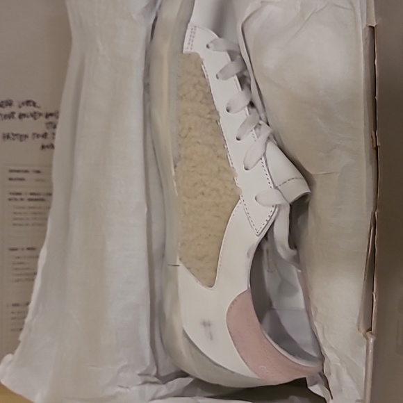 New in box Golden Goose Sneakers - Picture 3 of 3